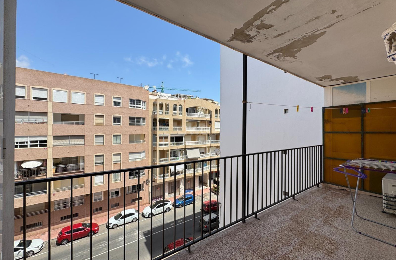 Odsprzedaż - Mieszkanie w bloku - Torrevieja - Playa del Cura