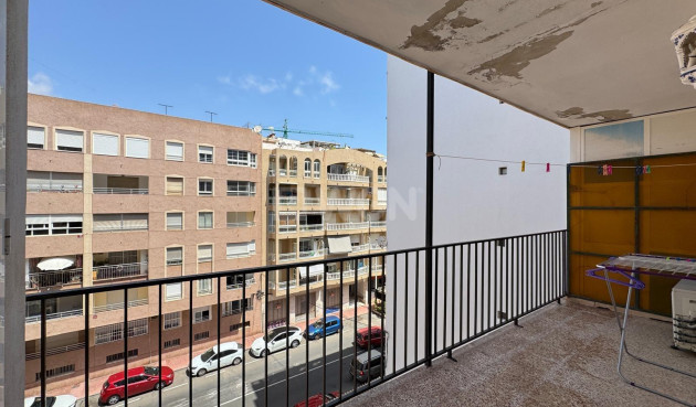 Odsprzedaż - Mieszkanie w bloku - Torrevieja - Playa del Cura