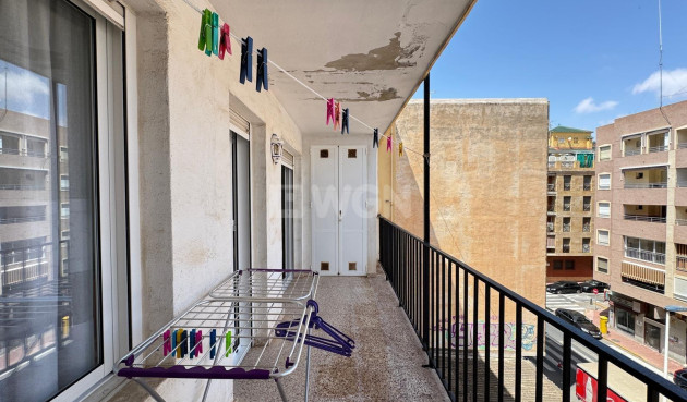 Odsprzedaż - Mieszkanie w bloku - Torrevieja - Playa del Cura