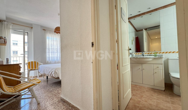 Odsprzedaż - Mieszkanie w bloku - Torrevieja - Playa del Cura