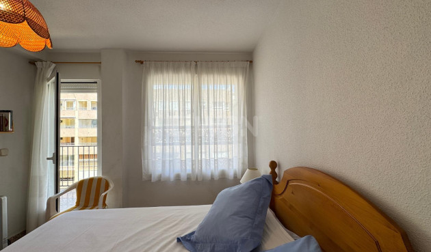 Odsprzedaż - Mieszkanie w bloku - Torrevieja - Playa del Cura