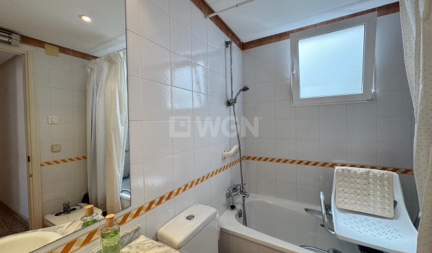 Odsprzedaż - Mieszkanie w bloku - Torrevieja - Playa del Cura