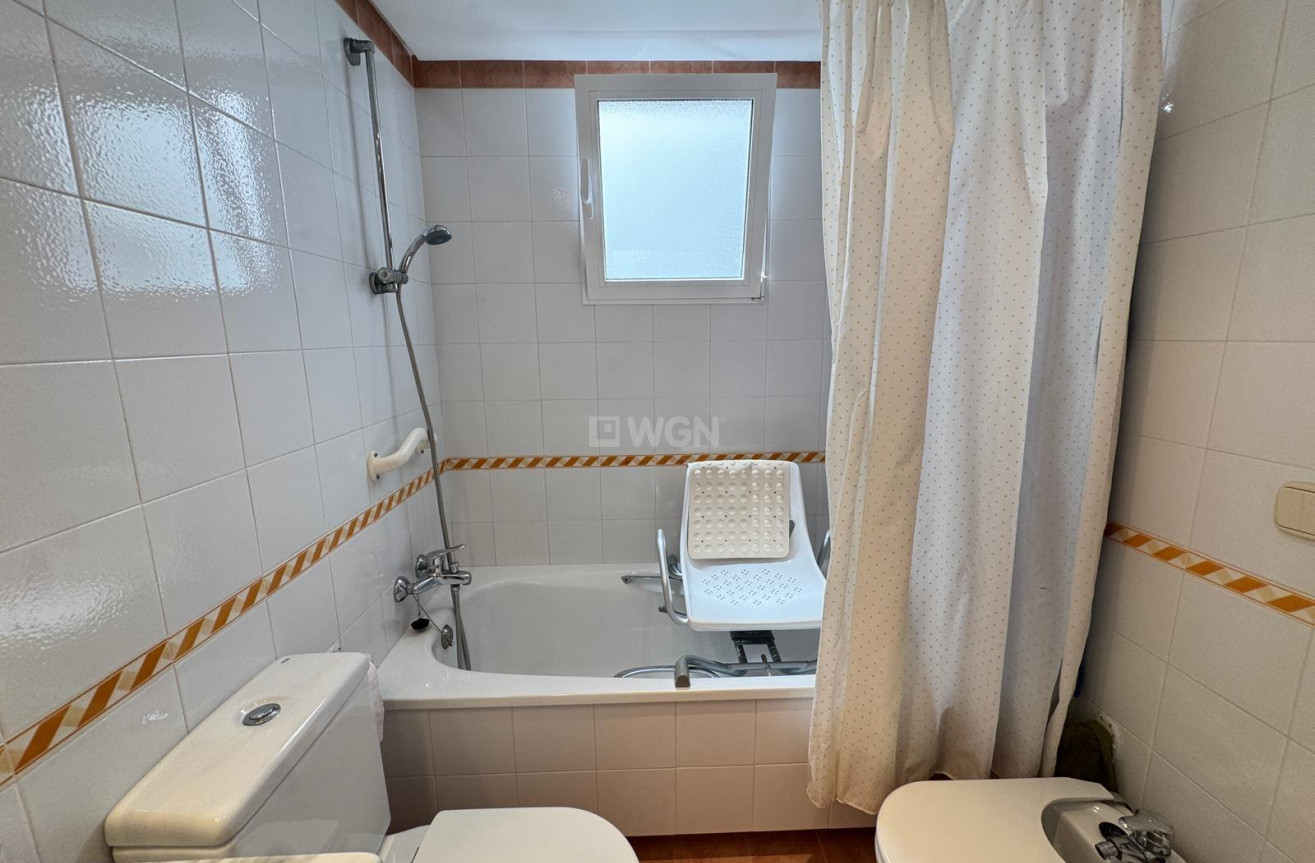 Odsprzedaż - Mieszkanie w bloku - Torrevieja - Playa del Cura