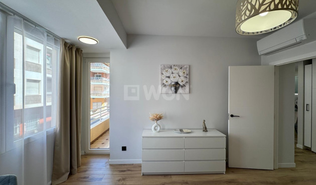Odsprzedaż - Mieszkanie w bloku - Torrevieja - Playa del Cura