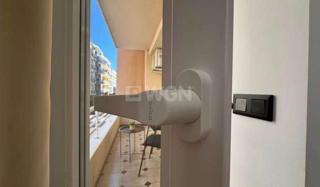 Odsprzedaż - Mieszkanie w bloku - Torrevieja - Playa del Cura