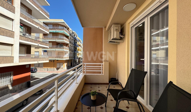 Odsprzedaż - Mieszkanie w bloku - Torrevieja - Playa del Cura