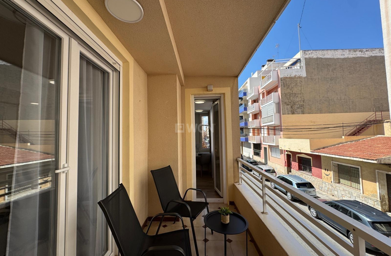 Odsprzedaż - Mieszkanie w bloku - Torrevieja - Playa del Cura