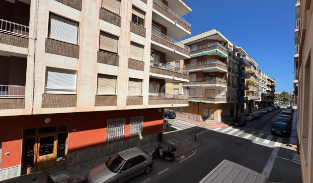 Odsprzedaż - Mieszkanie w bloku - Torrevieja - Playa del Cura