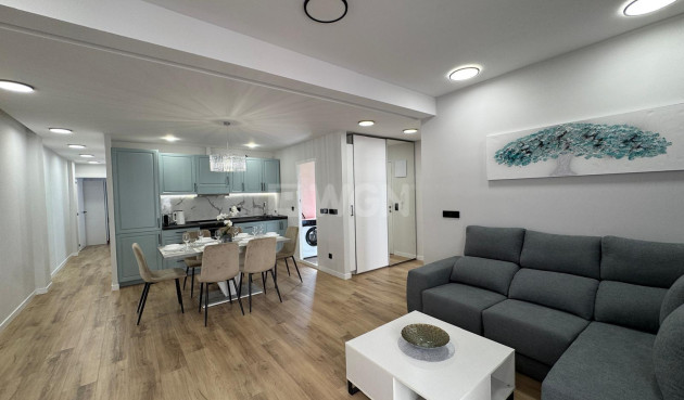 Odsprzedaż - Mieszkanie w bloku - Torrevieja - Playa del Cura