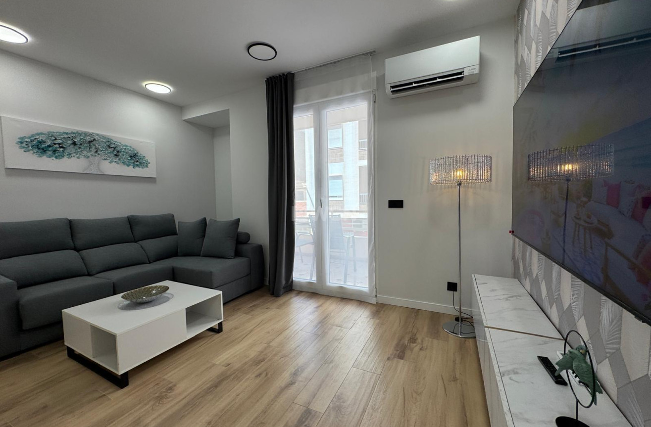 Odsprzedaż - Mieszkanie w bloku - Torrevieja - Playa del Cura