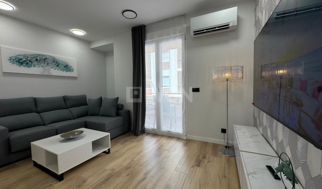 Odsprzedaż - Mieszkanie w bloku - Torrevieja - Playa del Cura