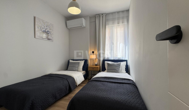 Odsprzedaż - Mieszkanie w bloku - Torrevieja - Playa del Cura