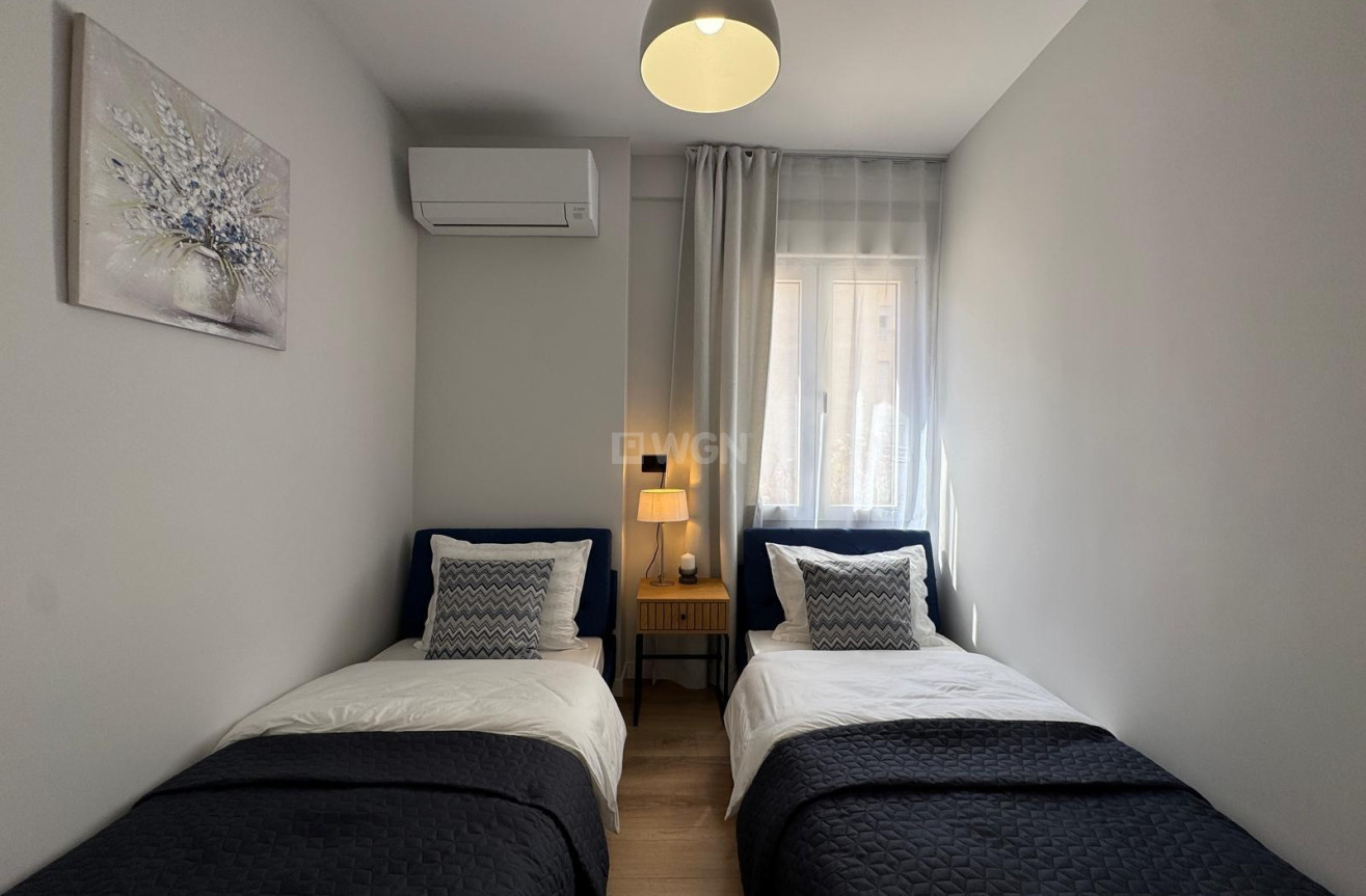 Odsprzedaż - Mieszkanie w bloku - Torrevieja - Playa del Cura