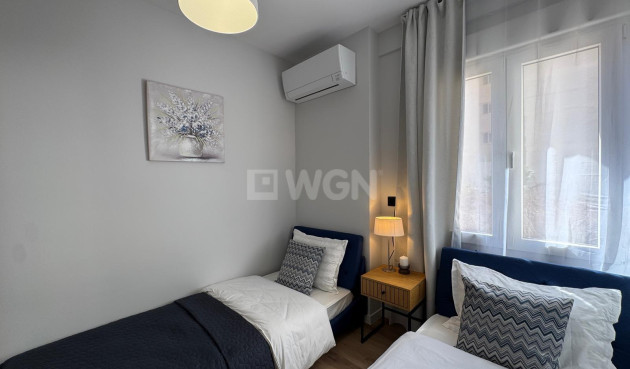 Odsprzedaż - Mieszkanie w bloku - Torrevieja - Playa del Cura