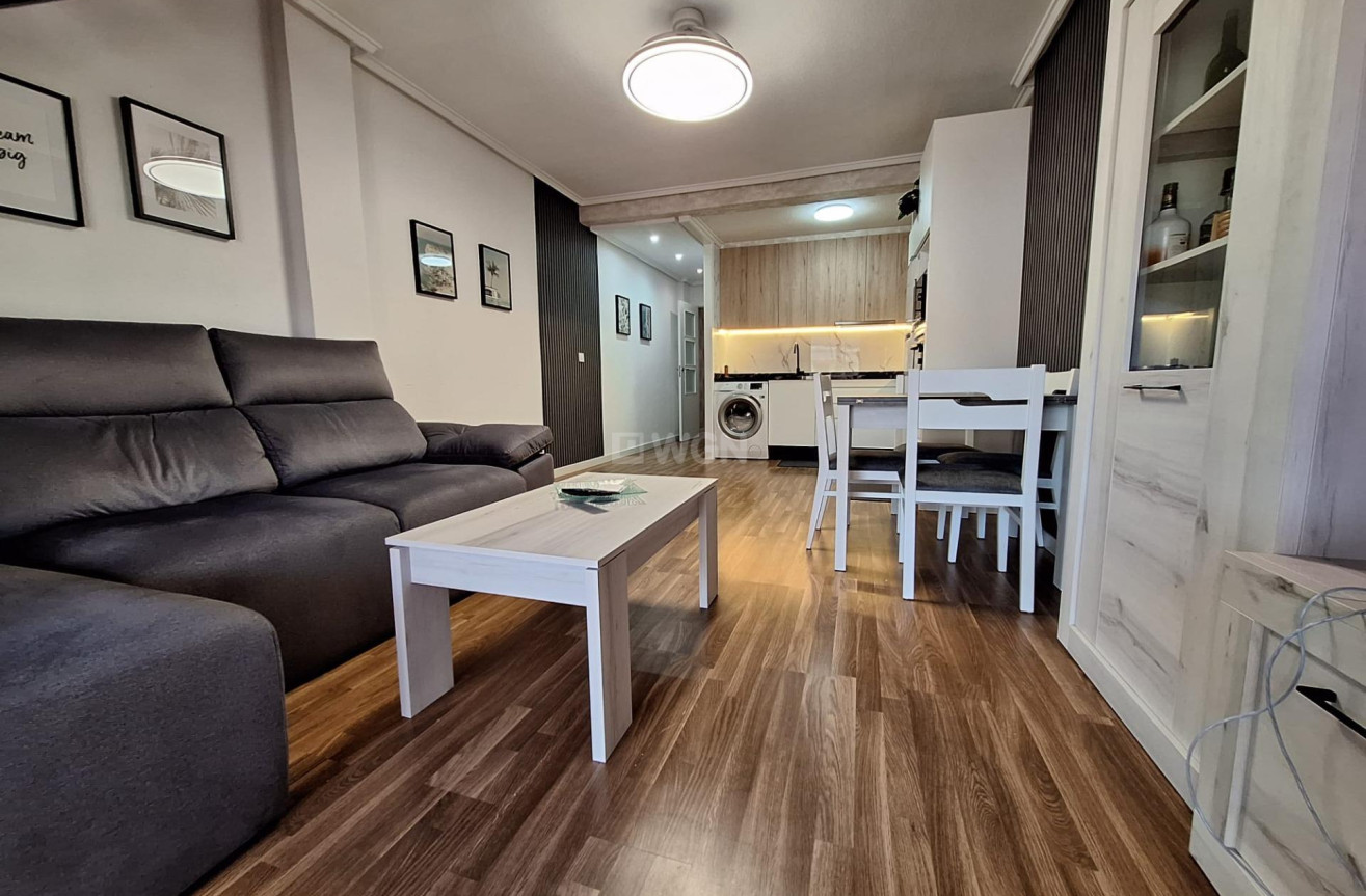 Wiederverkauf - Wohnung - Torrevieja - Centro