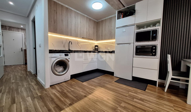 Wiederverkauf - Wohnung - Torrevieja - Centro