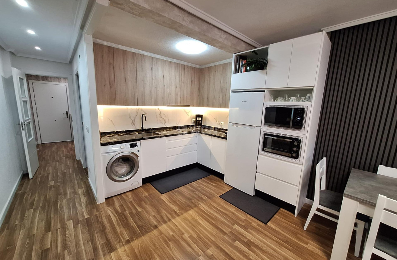 Wiederverkauf - Wohnung - Torrevieja - Centro