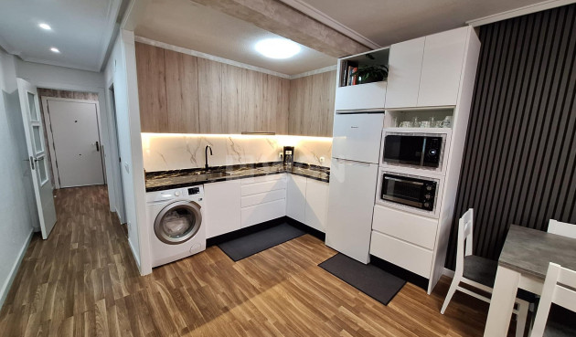 Wiederverkauf - Wohnung - Torrevieja - Centro