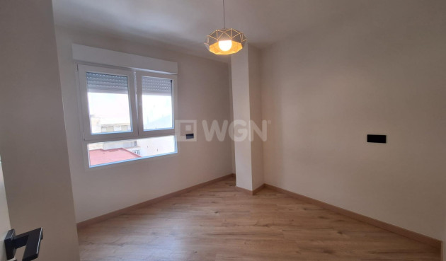 Odsprzedaż - Mieszkanie w bloku - Torrevieja - Playa de los Locos
