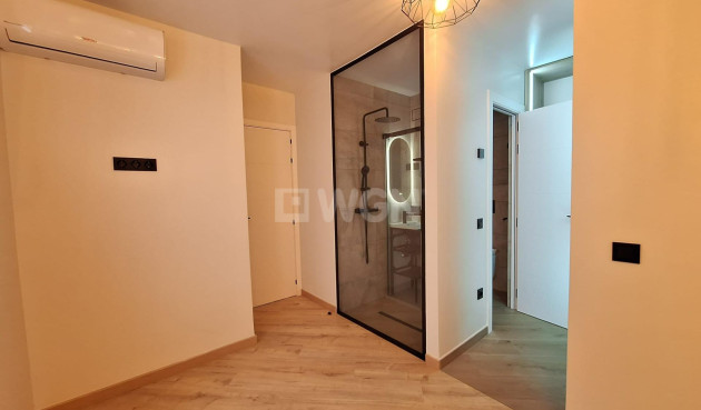 Odsprzedaż - Mieszkanie w bloku - Torrevieja - Playa de los Locos