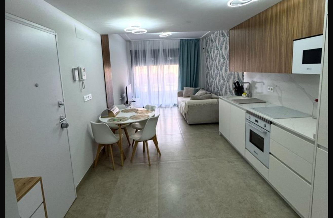 Odsprzedaż - Mieszkanie w bloku - Torrevieja - Playa del Cura