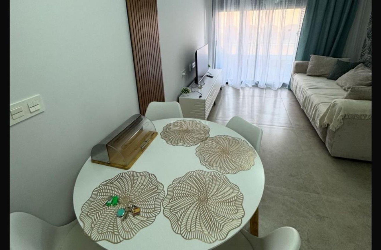 Odsprzedaż - Mieszkanie w bloku - Torrevieja - Playa del Cura
