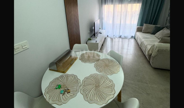 Odsprzedaż - Mieszkanie w bloku - Torrevieja - Playa del Cura