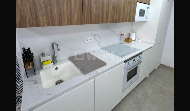 Odsprzedaż - Mieszkanie w bloku - Torrevieja - Playa del Cura