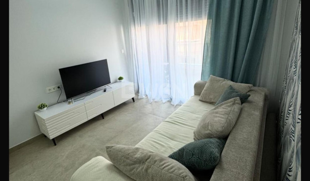 Odsprzedaż - Mieszkanie w bloku - Torrevieja - Playa del Cura