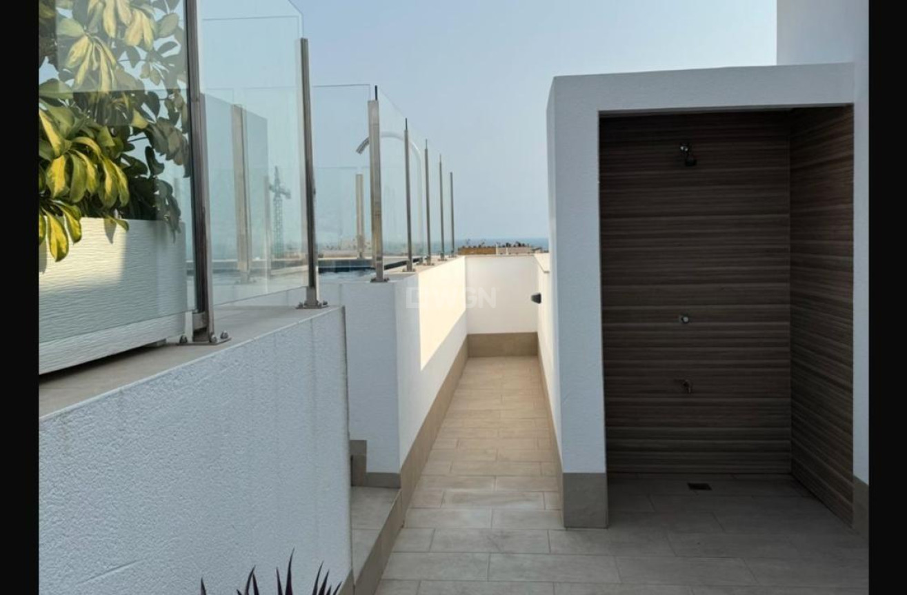 Odsprzedaż - Mieszkanie w bloku - Torrevieja - Playa del Cura