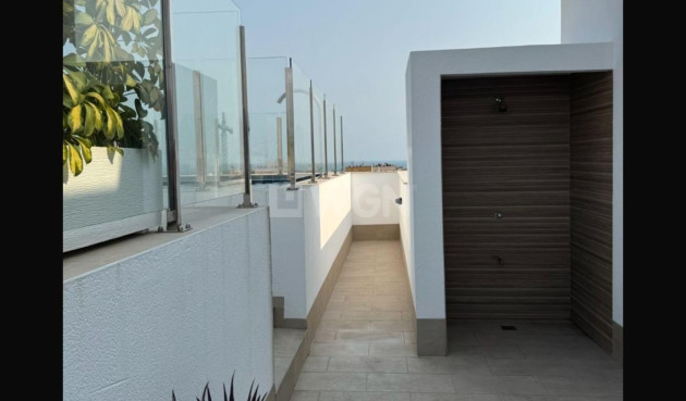Odsprzedaż - Mieszkanie w bloku - Torrevieja - Playa del Cura