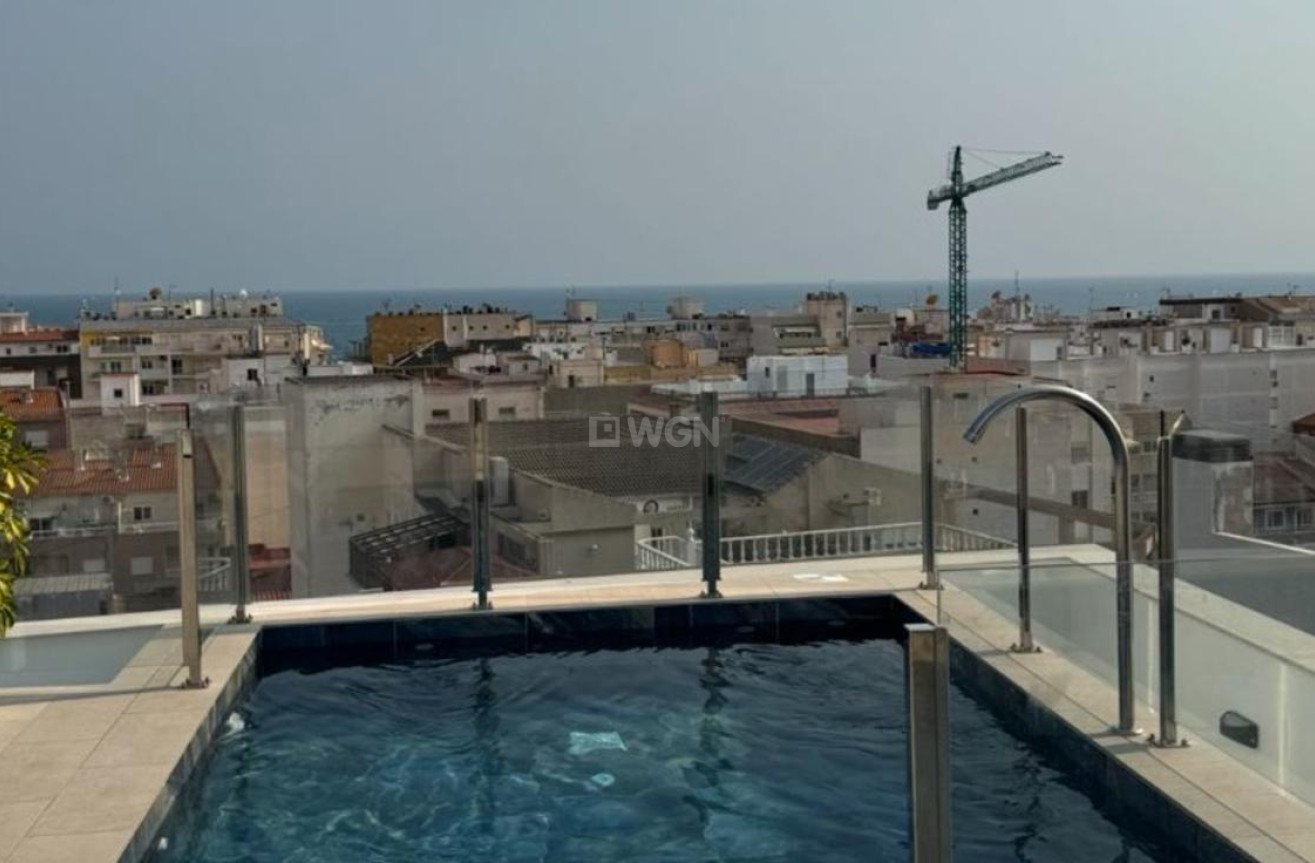 Odsprzedaż - Mieszkanie w bloku - Torrevieja - Playa del Cura