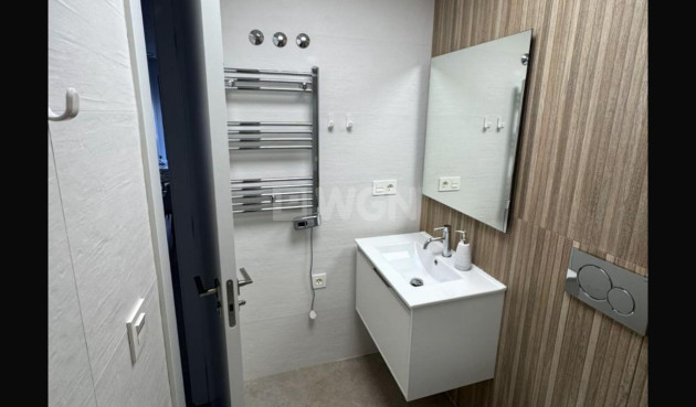 Odsprzedaż - Mieszkanie w bloku - Torrevieja - Playa del Cura