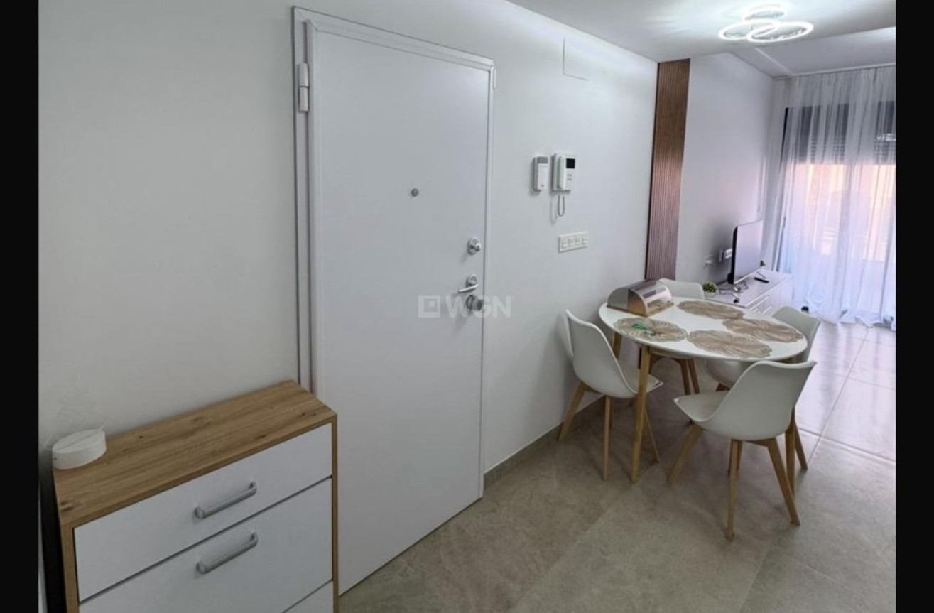 Odsprzedaż - Mieszkanie w bloku - Torrevieja - Playa del Cura