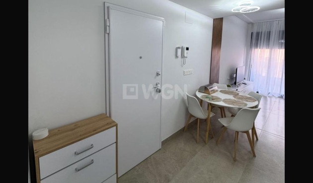 Odsprzedaż - Mieszkanie w bloku - Torrevieja - Playa del Cura