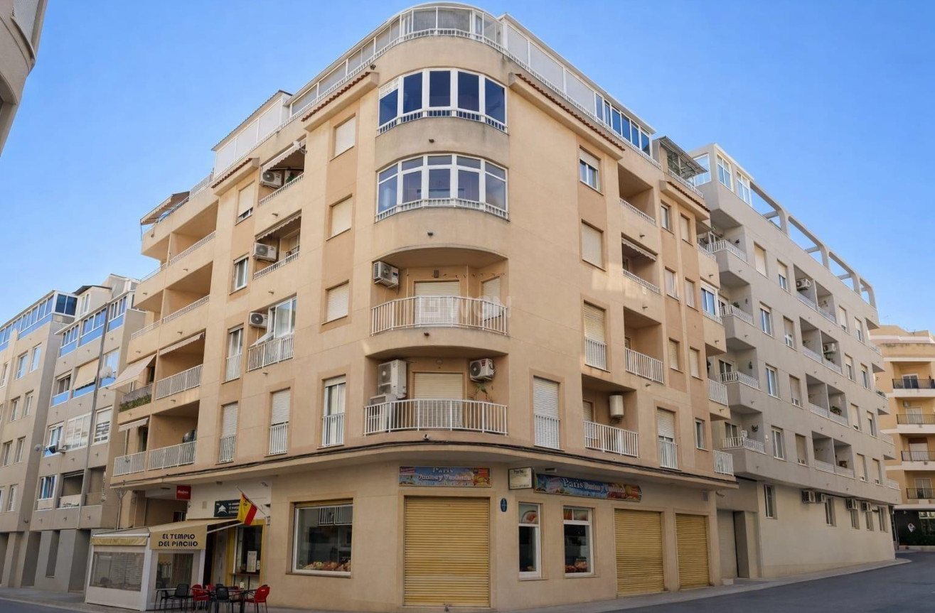 Odsprzedaż - Mieszkanie w bloku - Torrevieja - Playa del Cura