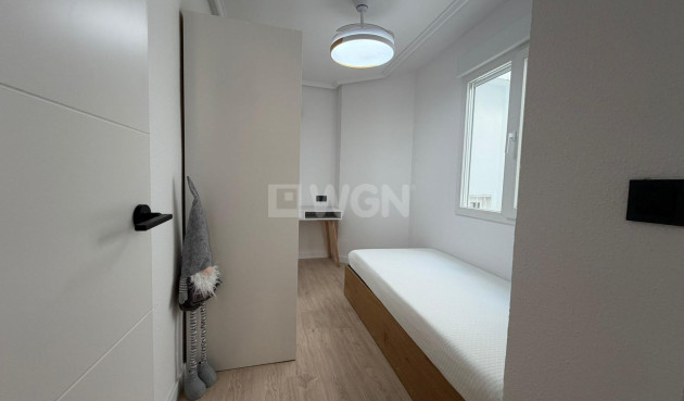 Odsprzedaż - Mieszkanie w bloku - Torrevieja - Playa del Cura