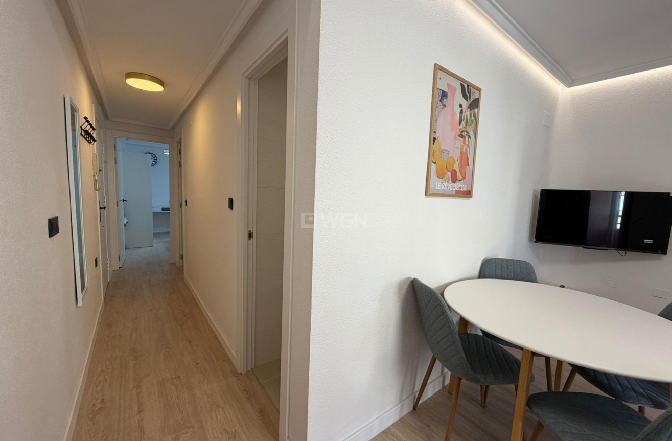 Odsprzedaż - Mieszkanie w bloku - Torrevieja - Playa del Cura
