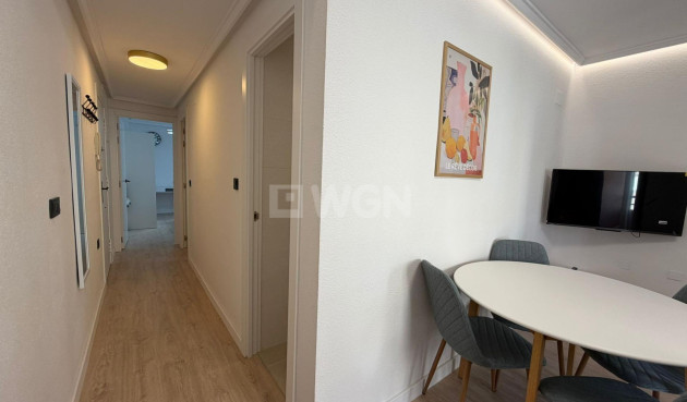 Odsprzedaż - Mieszkanie w bloku - Torrevieja - Playa del Cura