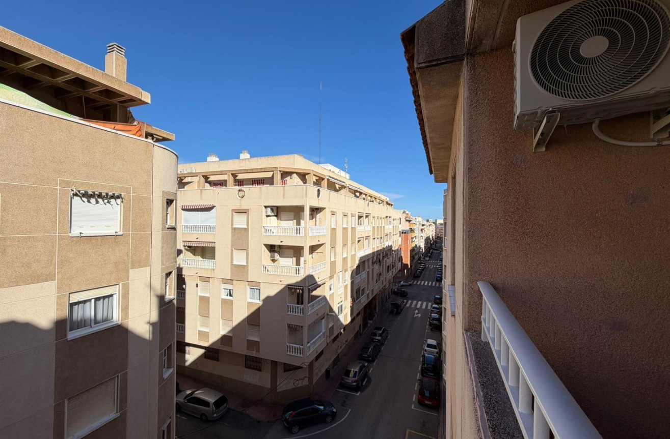 Odsprzedaż - Mieszkanie w bloku - Torrevieja - Playa del Cura