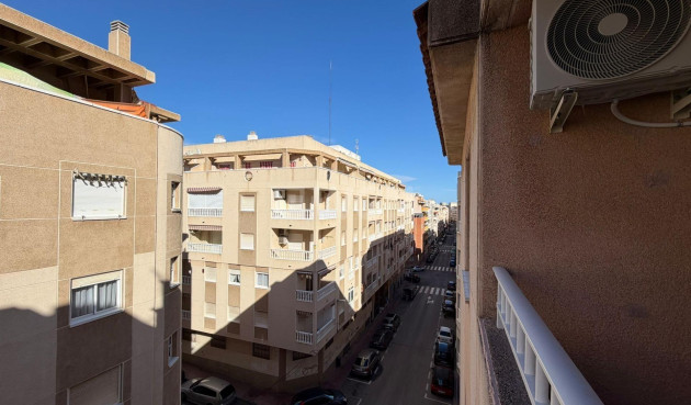 Odsprzedaż - Mieszkanie w bloku - Torrevieja - Playa del Cura