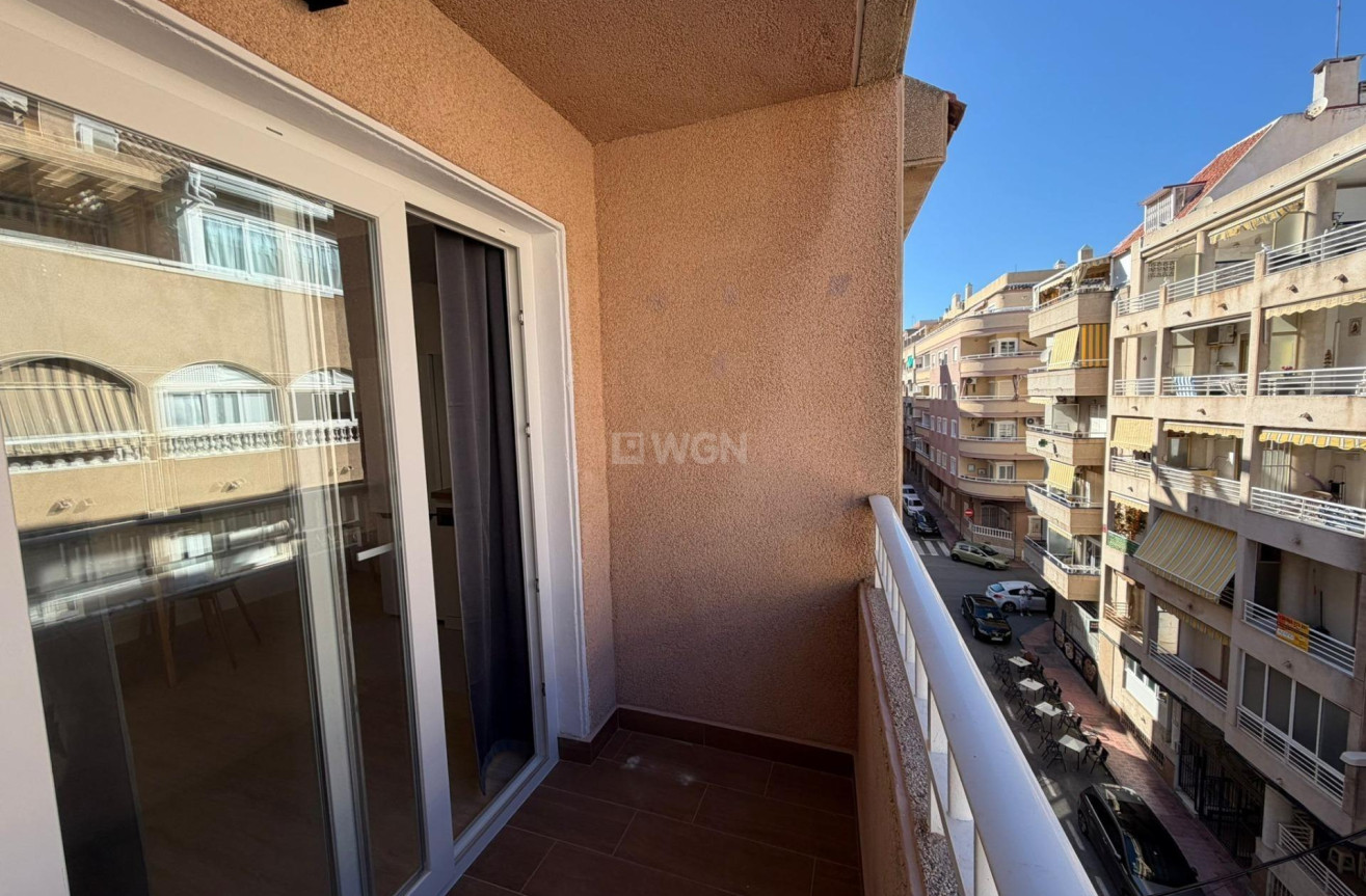 Odsprzedaż - Mieszkanie w bloku - Torrevieja - Playa del Cura