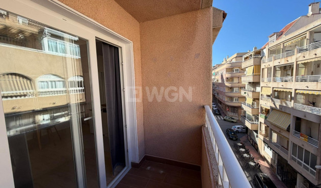 Odsprzedaż - Mieszkanie w bloku - Torrevieja - Playa del Cura