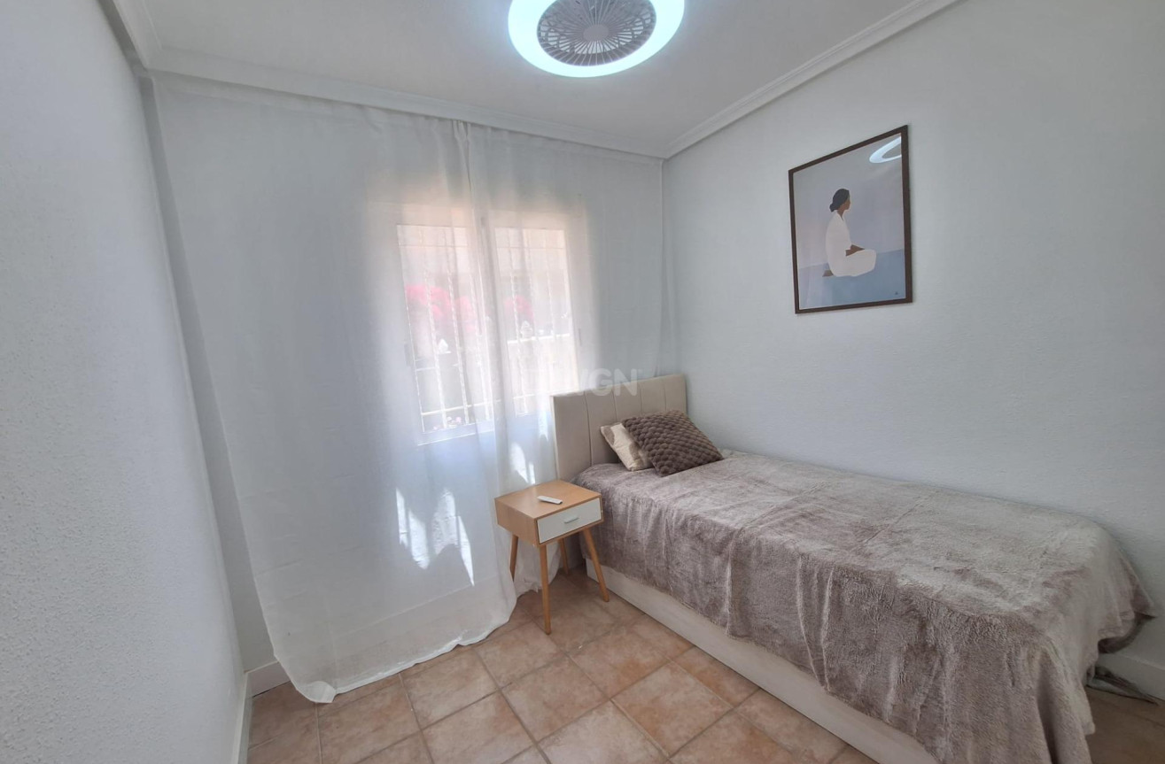 Odsprzedaż - Bungalow - Torrevieja - Sector 25