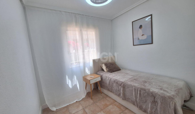 Odsprzedaż - Bungalow - Torrevieja - Sector 25