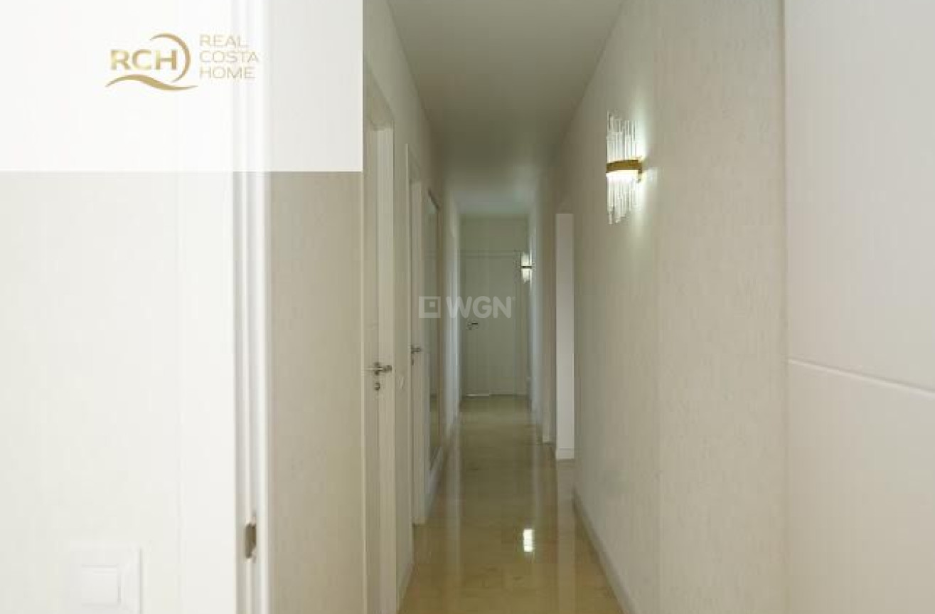 Odsprzedaż - Villa - La Nucía - Montebello - Nou Espai