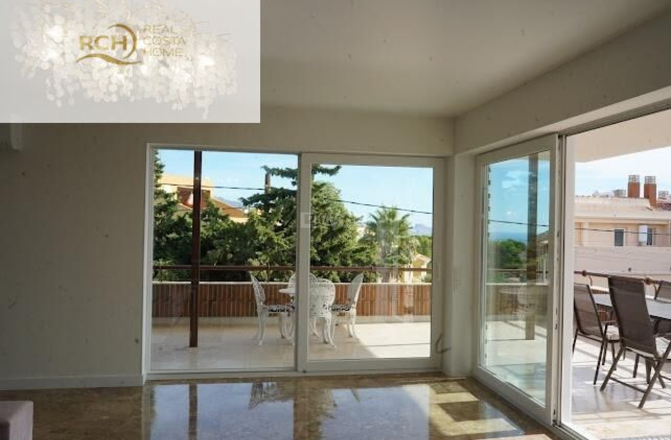 Odsprzedaż - Villa - La Nucía - Montebello - Nou Espai