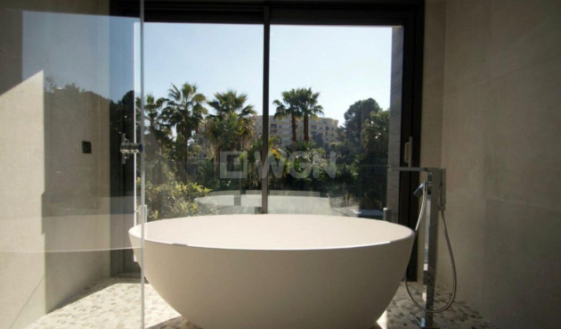 Odsprzedaż - Kamienica - Marbella - Las Brisas