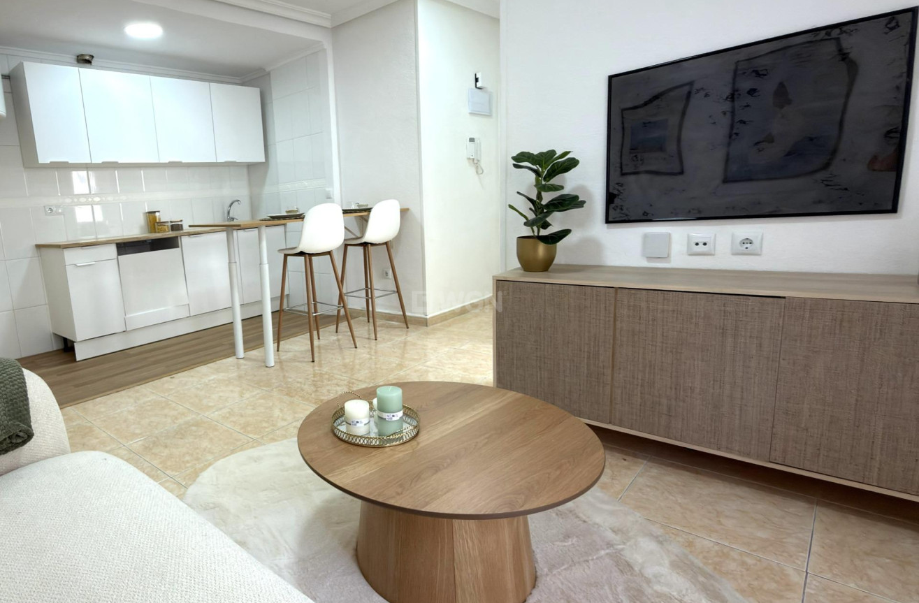 Odsprzedaż - Mieszkanie w bloku - Torrevieja - Centro