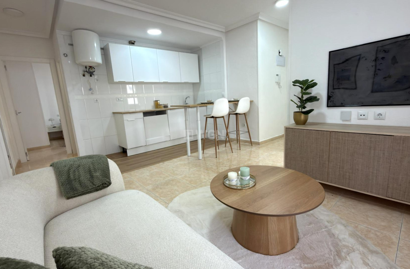 Odsprzedaż - Mieszkanie w bloku - Torrevieja - Centro